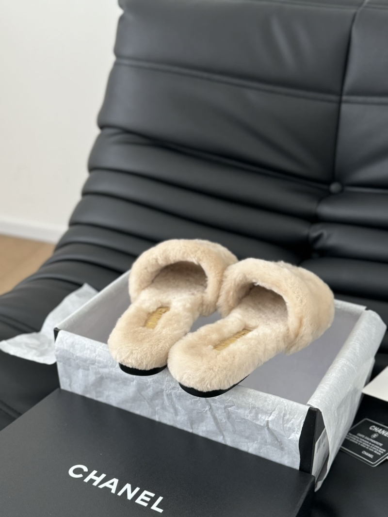 Ch**el slippers